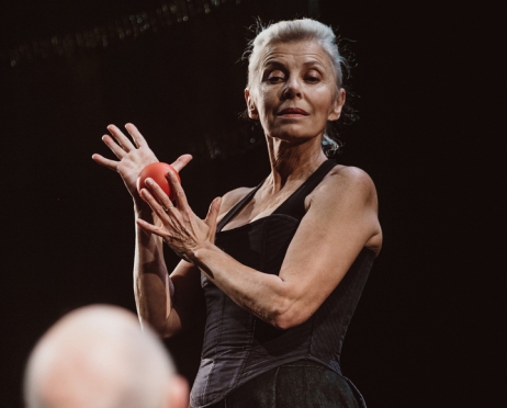 Hanna Bieluszko w spektaklu "Zemsta" z 2017 r., fot. Grzegorz Mart © Teatr im. J. Słowackiego w Krakowie