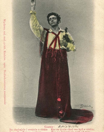 Zdjęcie to stara, pożółkła, kolorowana pocztówka z 1902 roku. Na środku, praktycznie na całej powierzchni zdjęcia stoi mężczyzna z uniesionym wysoko do góry palcem wskazującym prawej ręki. Jego wzrok podąża za ręką w kierunku nieba. Młodzieniec ma na sobie elegancką koszulę i długą bordową spódnicę. Nad nim czerwonym kolorem wydrukowany napis: Adam Mickiewicz „Dziady”. Cytat z Dziadów: „Gustaw: Bo słuchajcie i zważcie u siebie/ Że według Bożego rozkazu, Kto za życia choć raz był w niebie, Ten po śmierci nie trafi od razu”. Z lewej strony pocztówki w skrótowej postaci napis: „Wydawnictwo salonu malarstwa polskiego Kraków 1902,  naśladownictwo zastrzeżone”.