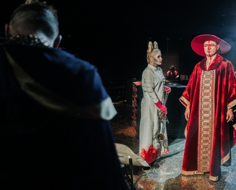 Marta Konarska w spektaklu "Bolesław Śmiały" w reż. Pawła Świątka, fot. Grzegorz Mart / Dawid Ścigalski © Teatr im. J. Słowackiego w Krakowie