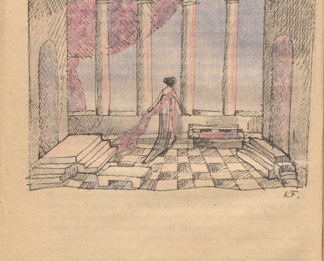 Zdjęcie jednej z kart egzemplarza reżyserskiego scenariusza do spektaklu „Fedra” na podstawie tekstu Jeana Racine’a w przekładzie Tadeusza Boya Żeleńskiego. Na pożółkłej kartce znajduje się rysunek, który przedstawia szaro-czerwone dekoracje teatralne ukazujące salę starożytnego pałacu z czterema kolumnami i posadzką w kolorach szachownicy. Z prawej i z lewej strony znajdują się otwarte wyjścia z pomieszczenia. Pośrodku narysowana jest postać kobiety w biało-szarej długiej sukni z czerwonym szalem, z opuszczonymi rękami.