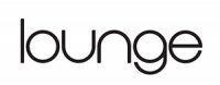 Logo Lounge składa się z napisu czarnymi literami na białym tle. Proste wyraźne zaokrąglone  litery tworzą wyraz lounge.